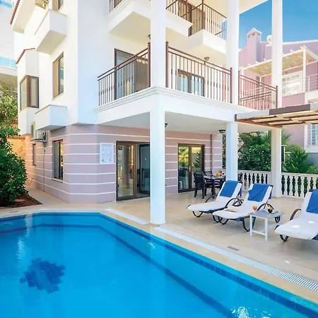 Sleeps 6 Air Con Wifi Villa